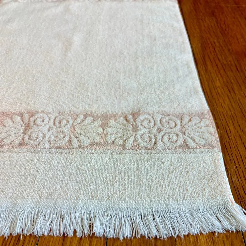 Vintage Cannon Monticello Peach Hand Towel Floral Jacquard Fringe Made in USA